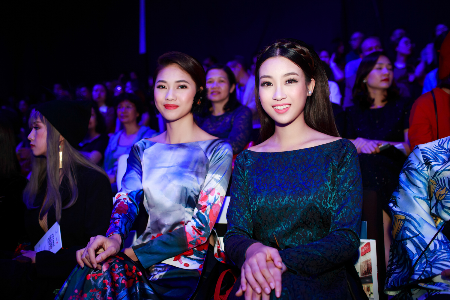 Hoa hậu Mỹ Linh, Á hậu Thanh Tú hoá Tấm - Cám trên thảm đỏ thời trang 2